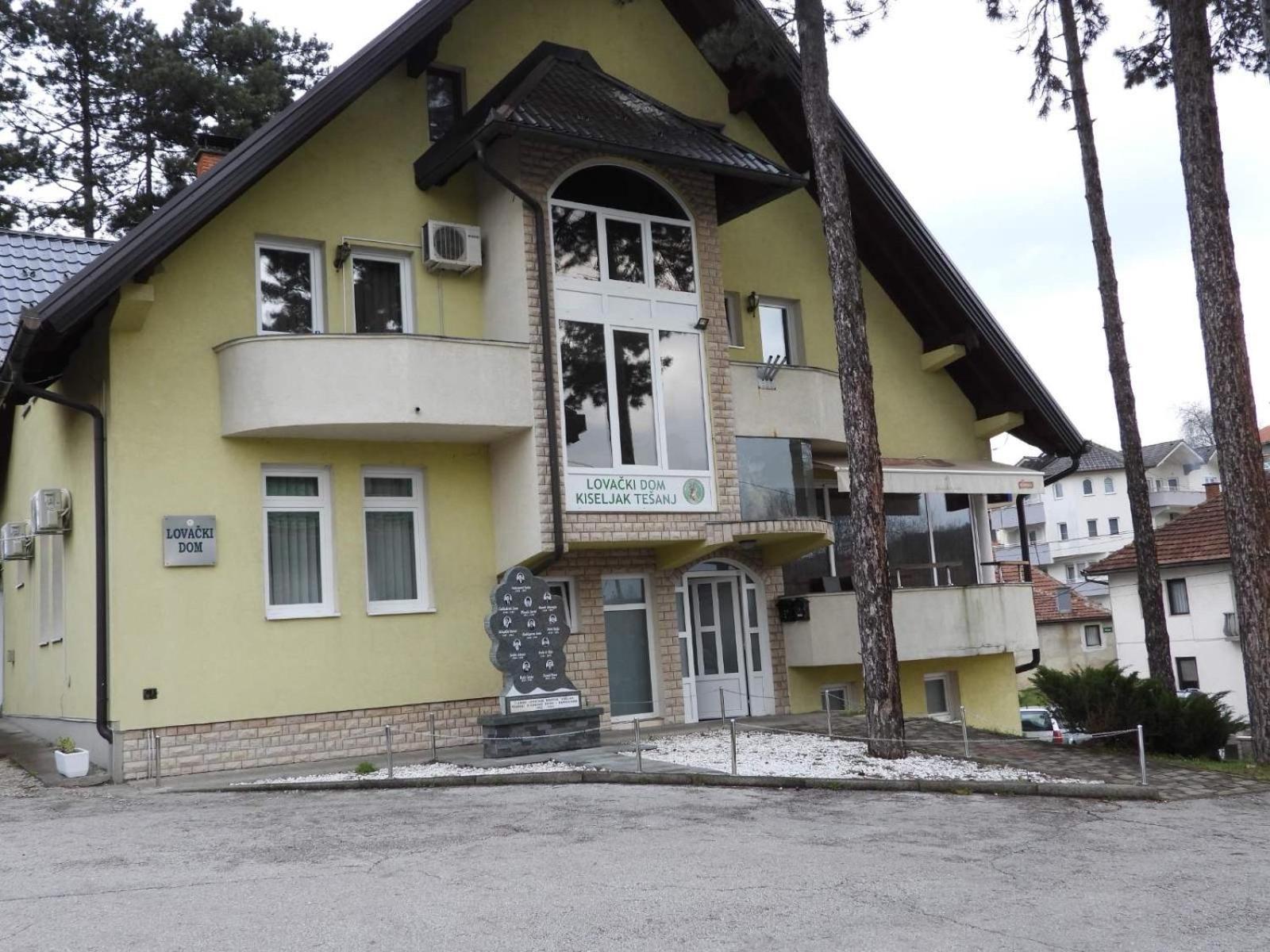 Restoran&Motel And Apartmants Lovacka Prica Tesanj Exterior photo